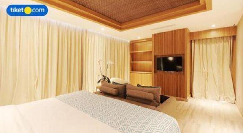 The Rinra Hotel Makassar Exterior photo