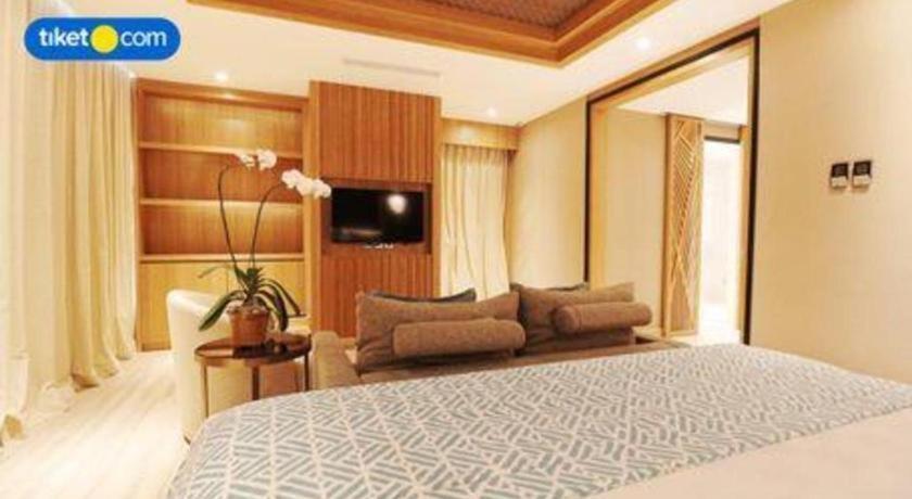 The Rinra Hotel Makassar Exterior photo