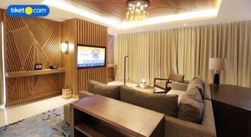 The Rinra Hotel Makassar Exterior photo