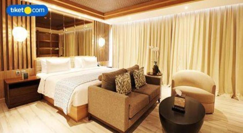 The Rinra Hotel Makassar Exterior photo