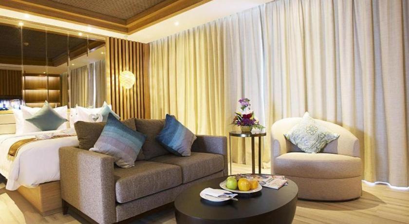 The Rinra Hotel Makassar Exterior photo