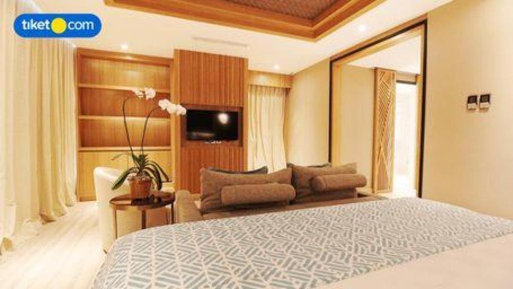 The Rinra Hotel Makassar Exterior photo